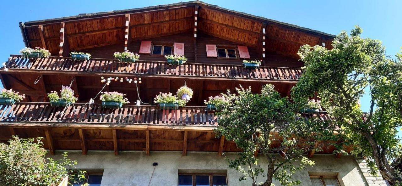 Ferienwohnung Chalet Heimatglück Embd Exterior foto